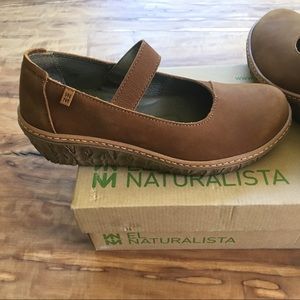 Mary Janes, beautiful brown suede shoes